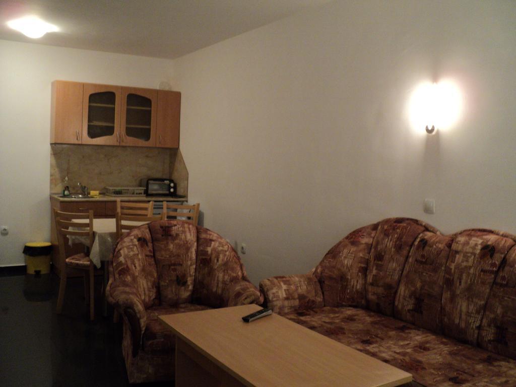 Meni Apartments And Guest Rooms Sozopol Room photo