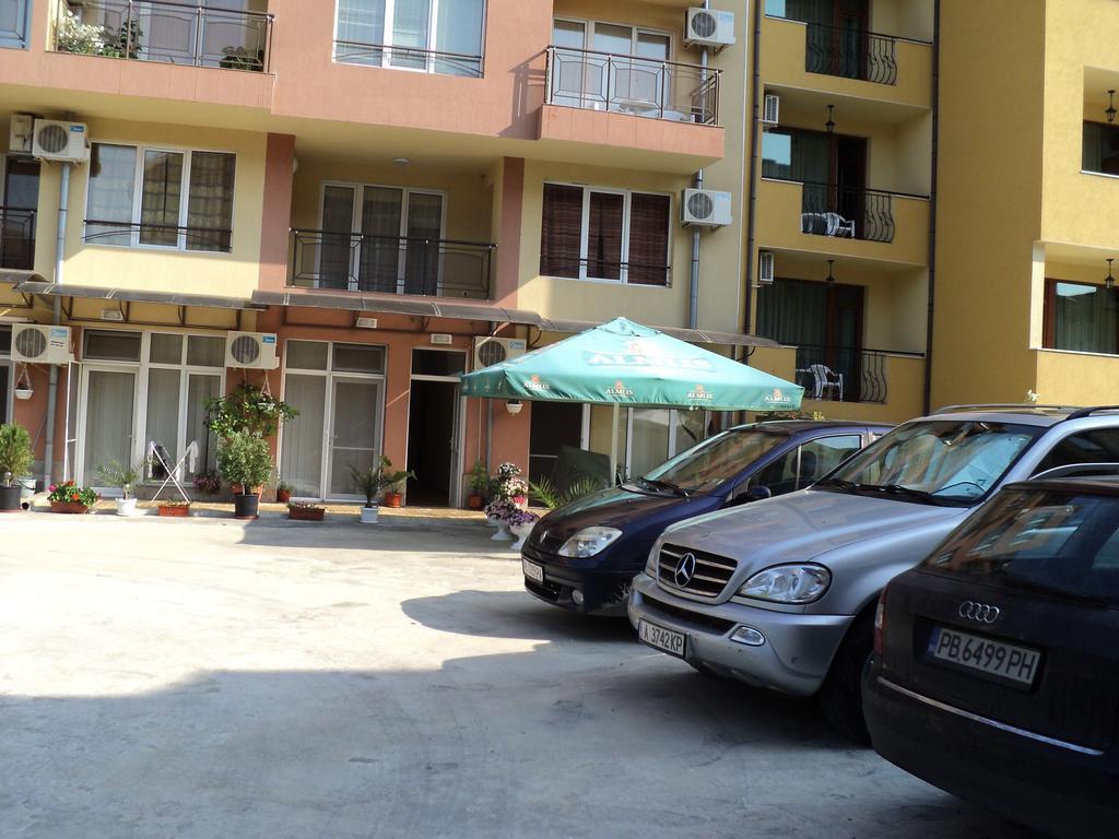 Meni Apartments And Guest Rooms Sozopol Exterior photo