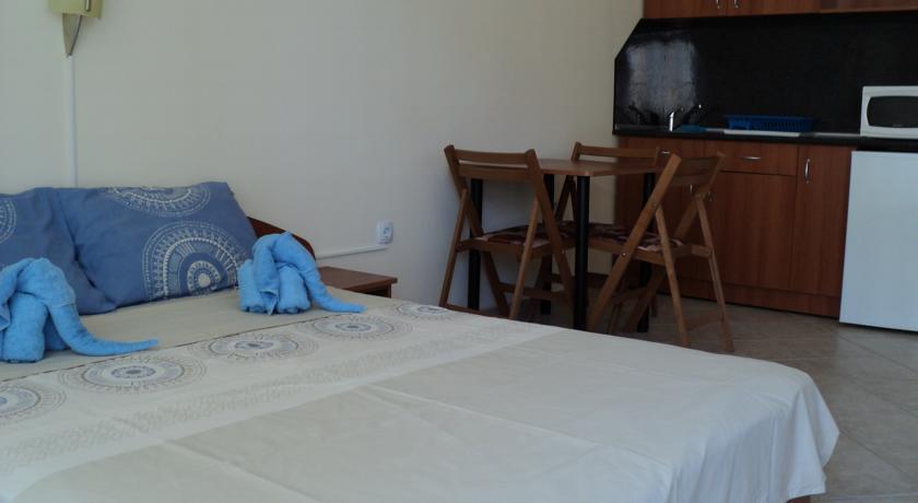 Meni Apartments And Guest Rooms Sozopol Room photo