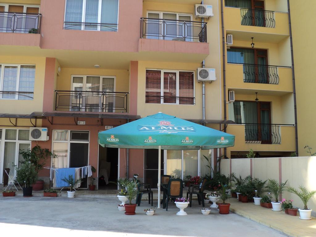 Meni Apartments And Guest Rooms Sozopol Exterior photo