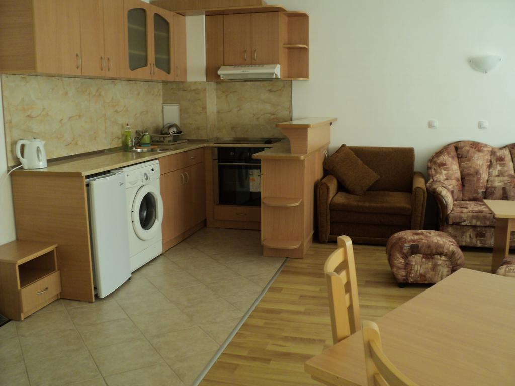 Meni Apartments And Guest Rooms Sozopol Exterior photo