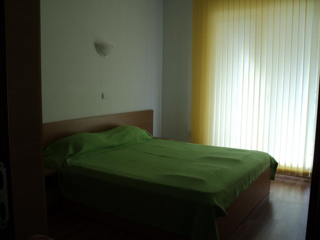 Meni Apartments And Guest Rooms Sozopol Exterior photo