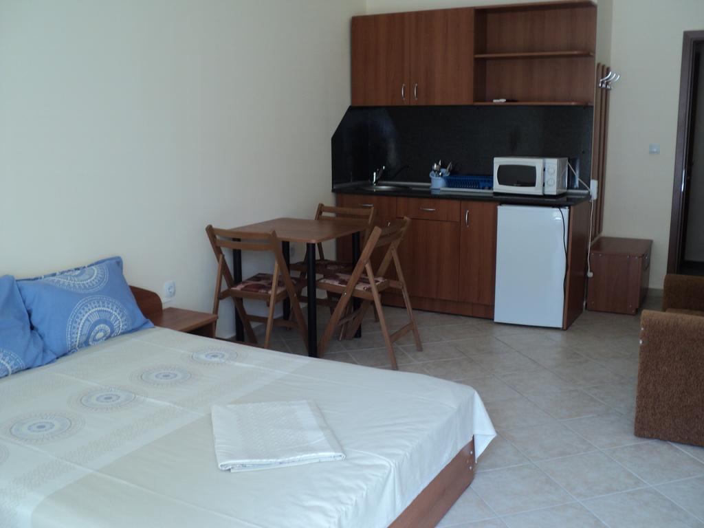 Meni Apartments And Guest Rooms Sozopol Exterior photo