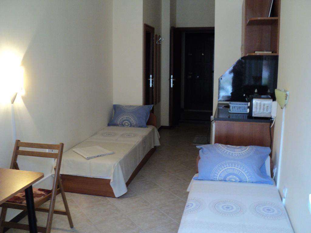 Meni Apartments And Guest Rooms Sozopol Exterior photo
