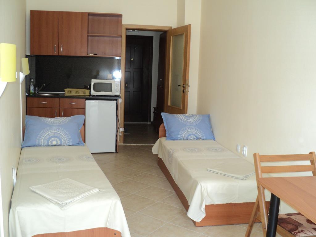 Meni Apartments And Guest Rooms Sozopol Exterior photo
