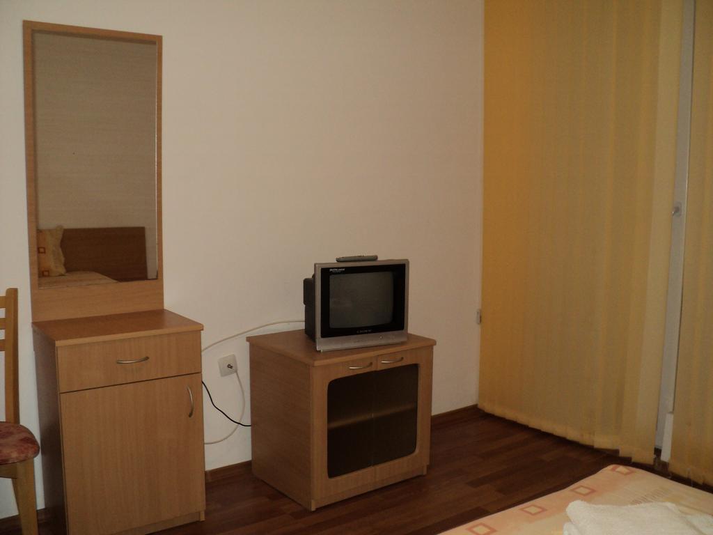 Meni Apartments And Guest Rooms Sozopol Exterior photo