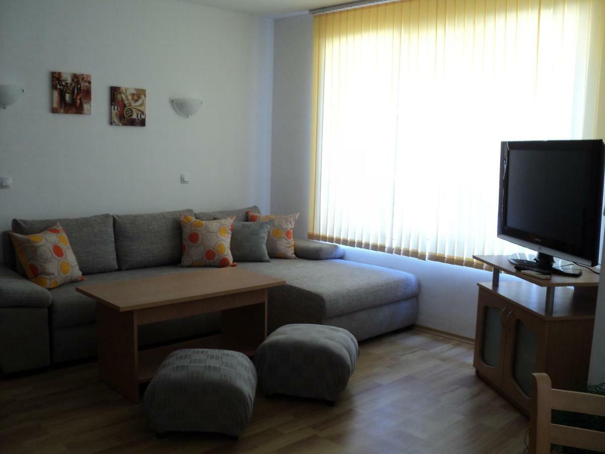 Meni Apartments And Guest Rooms Sozopol Exterior photo