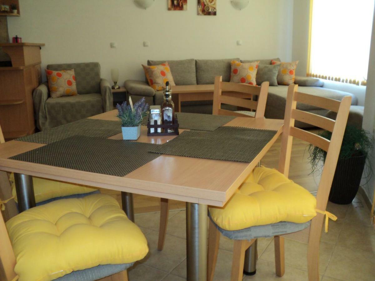 Meni Apartments And Guest Rooms Sozopol Exterior photo