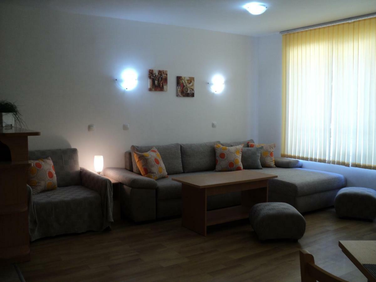 Meni Apartments And Guest Rooms Sozopol Exterior photo