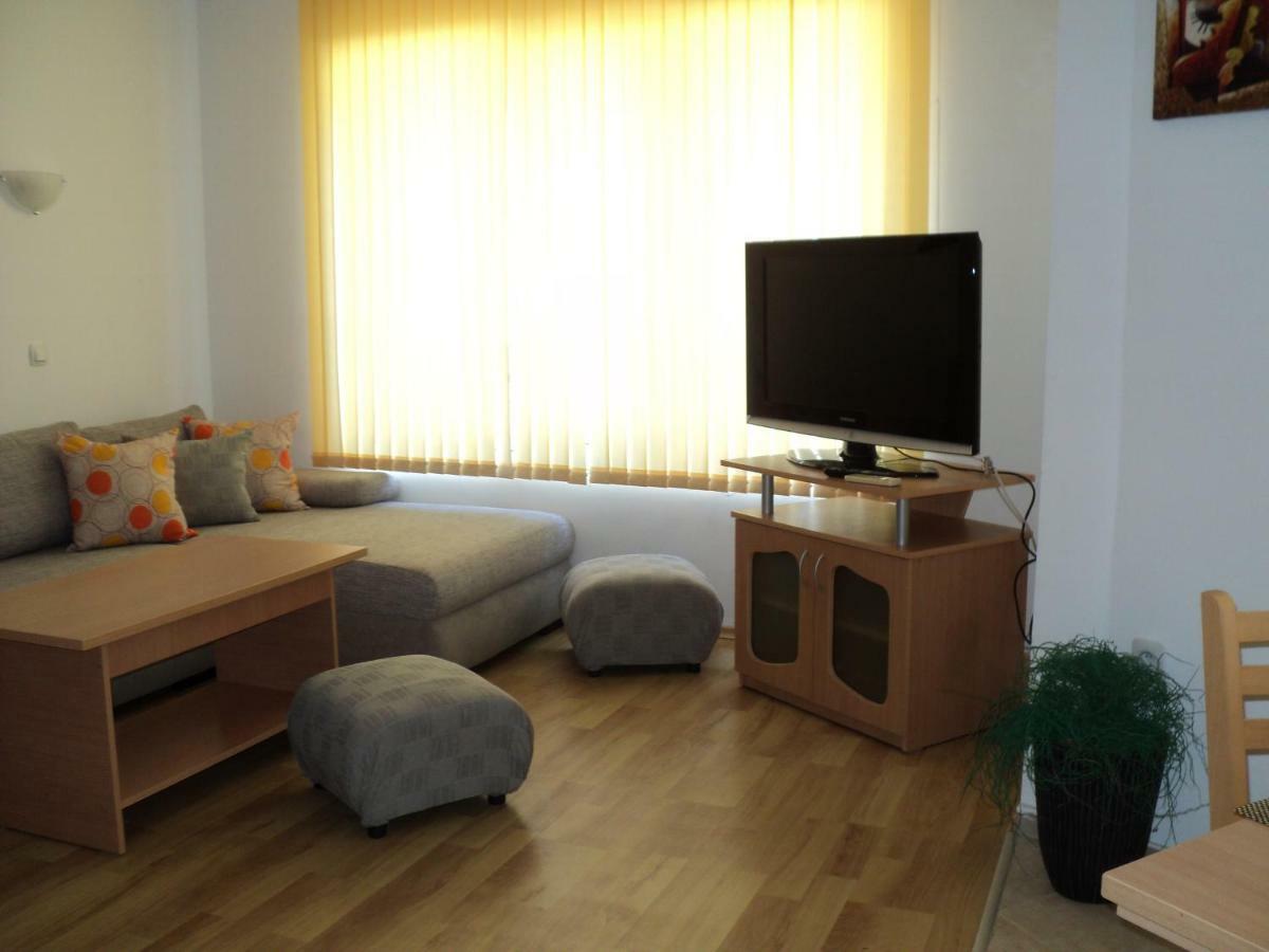Meni Apartments And Guest Rooms Sozopol Exterior photo