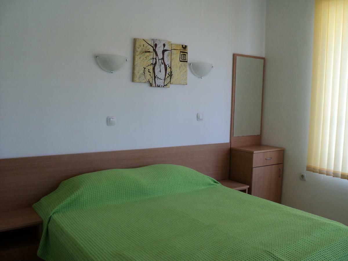 Meni Apartments And Guest Rooms Sozopol Exterior photo